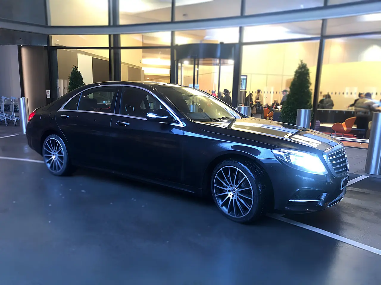 List of what's included in Chauffeur Service with Mercedes S Class